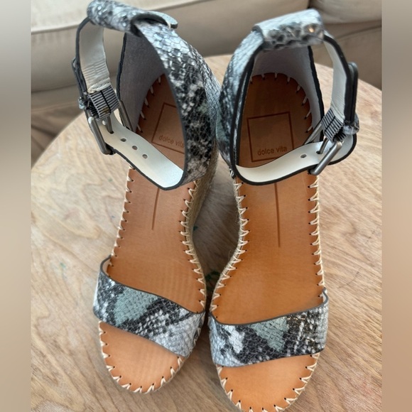 DOLCE VITA Women's Noor Wedge Sandal Stone Mint Black White Snake  Print Sz 7.5 - Picture 5 of 8
